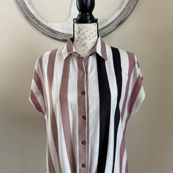 Exclusive One Women’s Button Front Striped Blouse Tie Hem Short Sleeve Top SizeS - Picture 2 of 5